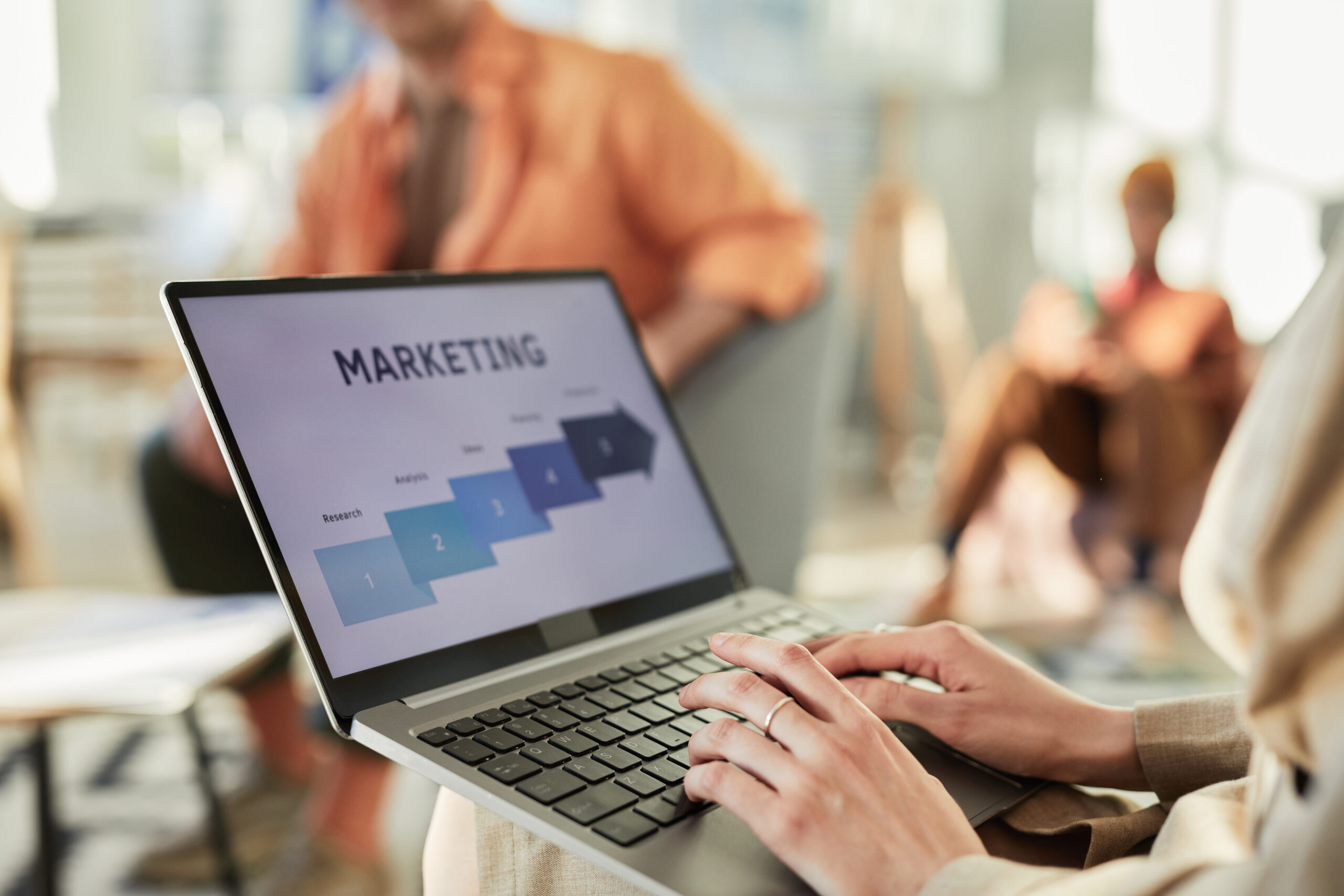 Performance Marketing vs Brand Marketing: Know the Difference to Make a Difference